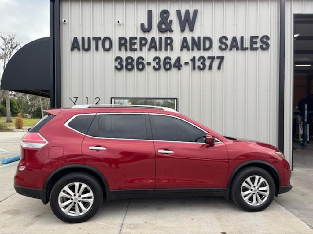 2015 Nissan Rogue SV's photo