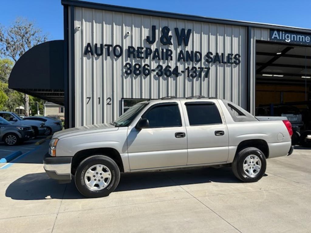 2005 Chevrolet Avalanche 2WD 1500 Series's photo