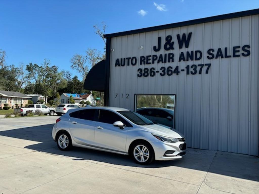 2017 Chevrolet Cruze LT's photo